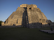uxmal mayan ruins,uxmal mayan temple,mayan temple pictures,mayan ruins photos